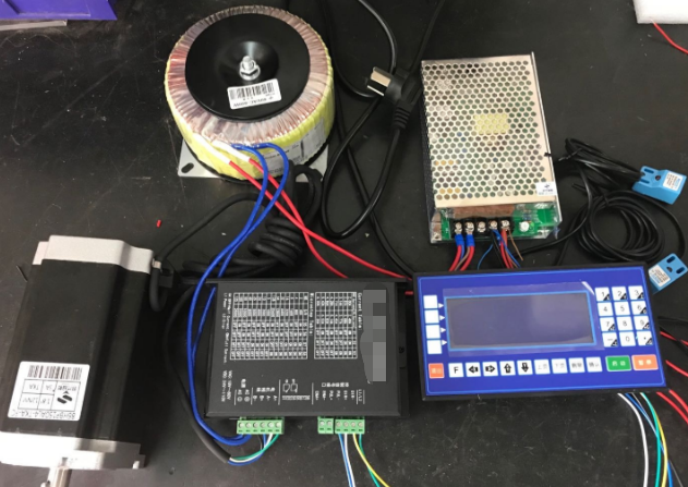 兩相低壓步進(jìn)電機(jī)與電影控制器接線